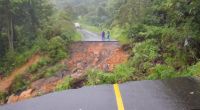 Jalan Nasional di Danau Siais Tapsel Amblas dan Putus Total