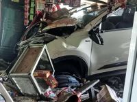 Kabur dari Polisi, Mobil Pengedar Narkoba di Batam Hantam Warung Makan di Lubuk Baja