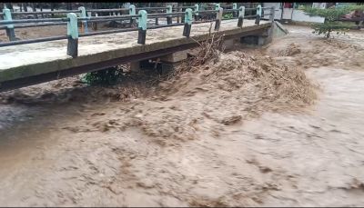 Air Sungai Es Deli Padangsidimpuan Mulai Meluap, BPBD Imbau Warga Berhati-Hati