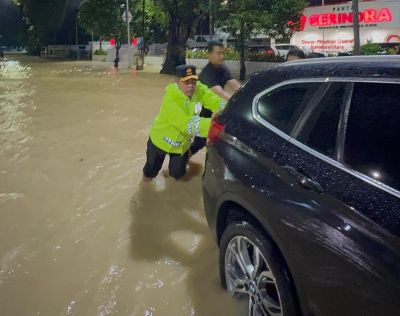 Terdampak Banjir, Kapolda Sumut Tetap Pastikan Masyarakat dalam Keadaan Aman