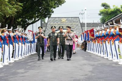 Panglima TNI dan Kapolri Lantik 1.621 Prabhatar di Akmil Magelang