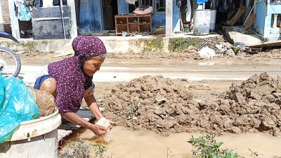 16 Hari Pascabanjir: Jalan Sibolga-Barus Masih Penuh Lumpur, Warga Sorkam Butuh Bantuan Alat Berat