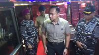 KRI Sutedi Senoputra Kirim 50 Ton Beras dan Logistik Via Laut ke Daerah Terisolir di Aceh