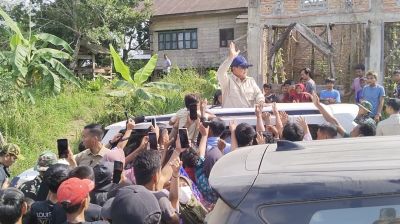 Presiden Prabowo Tiba di Aceh Tamiang, Warga Sambut dengan Penuh Histeris