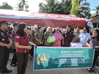 Kejati Sumut Salurkan Bantuan Kemanusiaan Korban Bencana Hidrometeorologi di Madina