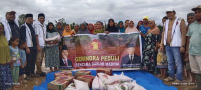 Tembus Desa Terisolir, Fraksi Gerindra Madina Tempuh 4 Jam Gunakan Perahu Robin