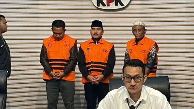 KPK Tetapkan Bupati Bekasi dan Ayahnya Tersangka Suap Ijon Proyek Rp9,5 Miliar