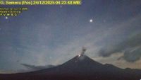 Gunung Semeru Erupsi Pagi Hari, Kolom Abu Menjulang 900 Meter Disertai Gemuruh