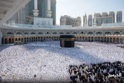 Insiden Masjidil Haram: Petugas Terluka Saat Selamatkan Pria yang Hendak Bunuh Diri