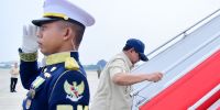 Prabowo Kembali Kunjungi Lokasi Bencana di Aceh hingga Peluk Mualem