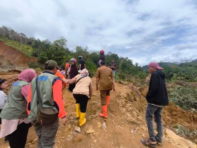 Wabup Pasaman Barat Dampingi Tim BNPB Tinjau Lokasi Bencana di Kecamatan Talamau