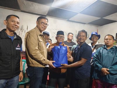 Bupati Yulianto dan Mulyadi DPR RI Salurkan Bantuan Banjir di Talu dan Sasak Pasaman Barat