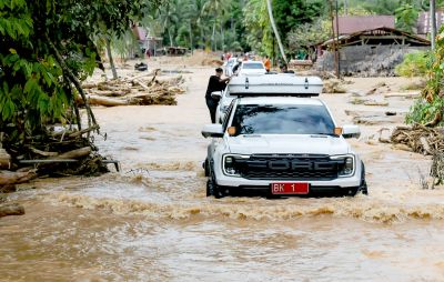 Hari Kelima di Tapteng, Gubernur Bobby Nasution Upayakan Pembukaan Akses Jalan ke Kecamatan Tukka yang Terisolasi