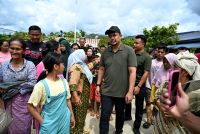 Bobby Nasution Terobos Daerah Banjir dan Longsor Parah di Tapteng, Salurkan Bantuan Logistik Air Bersih dan Internet