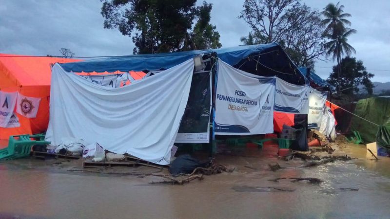 Potret Posko Penanggulangan Bencana di lokasi Desa Garoga pasca meluapnya Sungai Aek Garoga, Selasa (9/12/2025). (Foto: dok Nusantaraterkini.co)