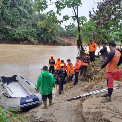Warga Aie Gadang Dilaporkan Hilang Terseret Arus Sungai Batang Saman ​