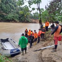 Warga Aie Gadang Dilaporkan Hilang Terseret Arus Sungai Batang Saman ​