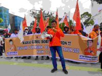 Tolak Kenaikan Upah Murah, Ratusan Buruh Geruduk Kantor Gubernur Sumut