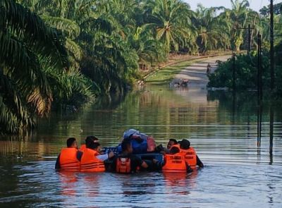 Kisah Heroik Mas Baron, Berenang Tembus Banjir Demi Normalkan Komunikasi PEP Rantau Field