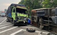 Empat Truk Kontainer Terlibat Tabrakan Beruntun di Bekasi, Sopir Dilarikan ke RS