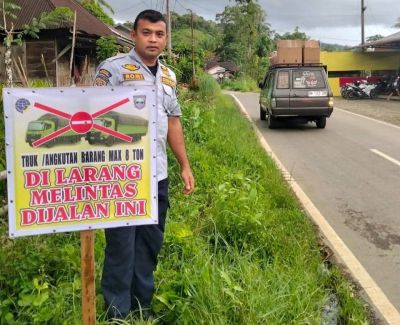 Rawan Longsor dan Jalan Terban, Kendaraan di Atas 8 Ton Dilarang Melintas di Jalur Talu Pasaman