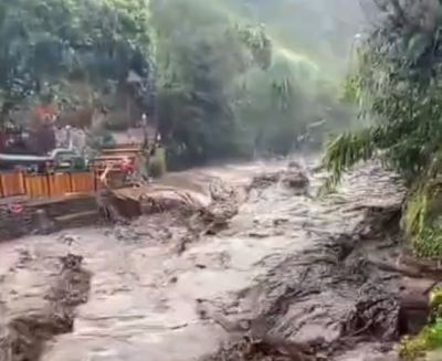 Banjir Bandang Terjang Wisata Guci Tegal, Kolam Air Panas Pancuran 13 Ditutup Sementara