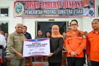Wagub Surya Terima Bantuan Logistik dari Gubernur Jatim untuk Korban Bencana di Sumut