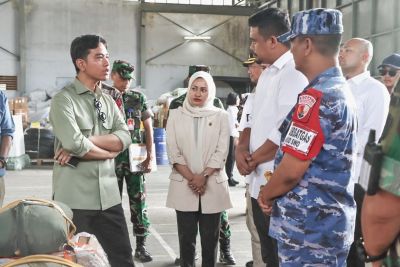 Wapres Gibran Tinjau Gudang Logistik Lanud Soewondo Didampingi Gubernur Bobby, Pastikan Kelancaran Distribusi Bantuan Bencana
