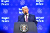 Trump Ancam Kenaikan Tarif Bagi Negara Pemasok Minyak ke Kuba dan Pesawat dari Kanada