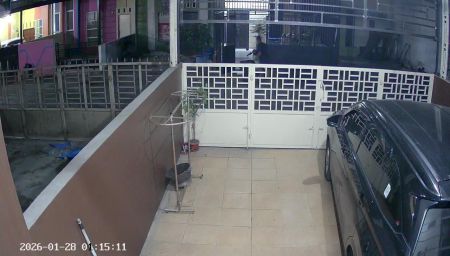 Terekam CCTV, Pria Bermasker Gasak Sepeda Motor Warga Komplek Kiwi Garden