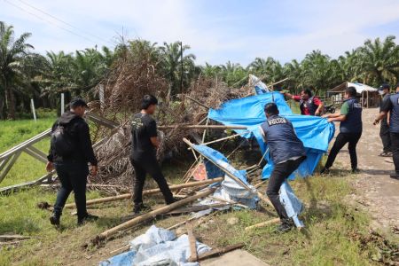 Gerebek Sarang Narkoba di Binjai, Polisi Bongkar dan Bakar Barak Kosong