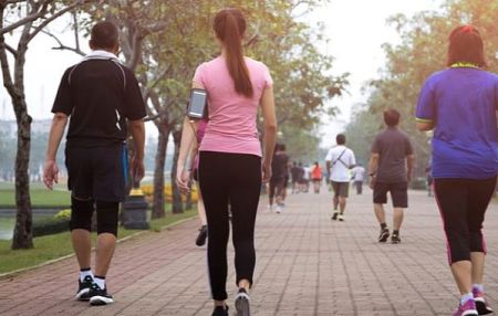 Apakah Jalan Kaki Bisa Menurunkan Berat Badan? Simak Penjelasan Lengkapnya
