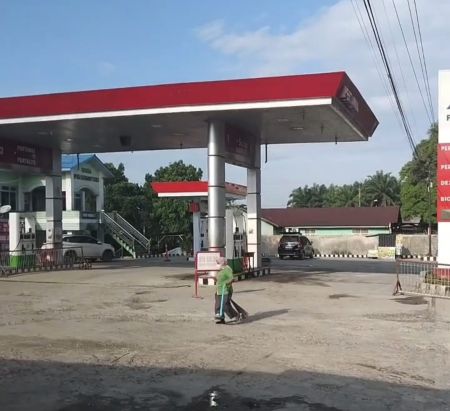 Harga Pertalite di Padangsidimpuan Tembus Rp25 Ribu, Warga Antre 3 KM demi BBM
