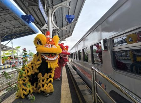 Rayakan Imlek, KAI Sumut Hadirkan Atraksi Barongsai di Stasiun Lubuk Pakam