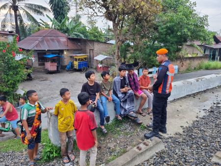 KAI Sumut Larang Vandalisme dan Ngabuburit di Jalur Kereta Api