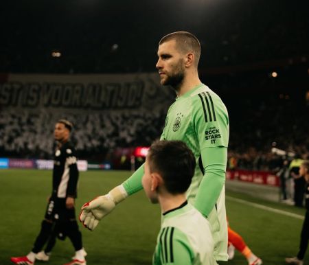 Debut Maarten Paes di Ajax: Sesalkan Hasil Imbang Lawan NEC Nijmegen