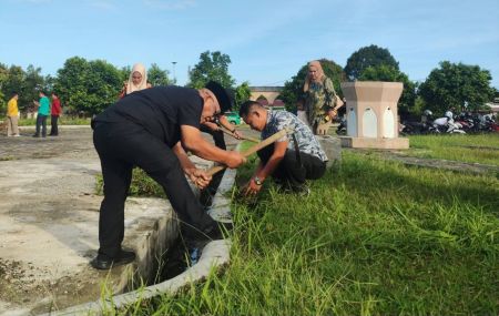 Bupati Yulianto Pimpin Gotong Royong Bersama di Lingkungan Pemkab Pasaman Barat
