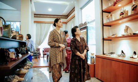 Kahiyang Ayu Promosikan Kriya Sumut kepada Ketua Umum IAD Pusat