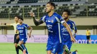Laskar Mataram Bungkam PSBS Biak di Stadion Cendrawasih, Ze Valente Tampil Gemilang ​