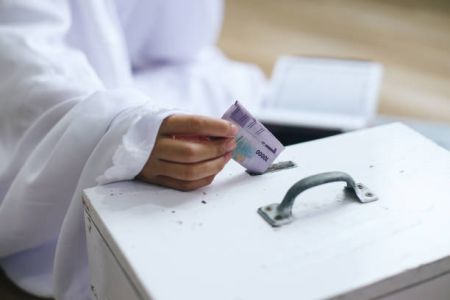7 Keutamaan Sedekah di Bulan Ramadan, Nomor 3 Bikin Hati Tenang
