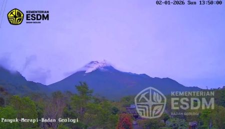 Merapi Luncurkan Awan Panas Guguran 1,5 Km ke Arah Kali Boyong