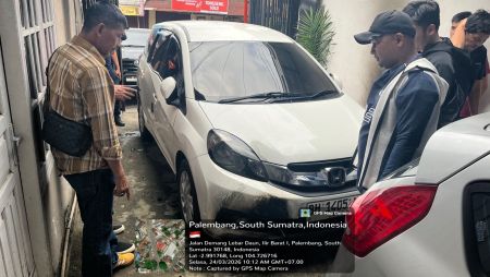 Rumah Warga di Demang Lebar Daun Palembang Dilempar Bom Molotov, Pelaku Terekam CCTV