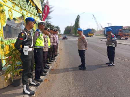 Pastikan Keamanan Pemudik saat Arus Balik, Kasi Propam Polres Pelabuhan Belawan Cek Kondisi Pos PAM Terpadu