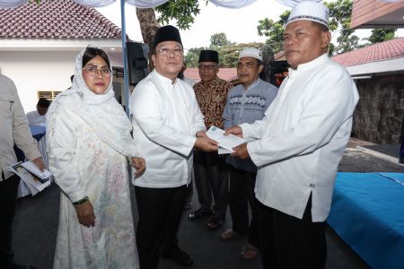 Ramadan Berbagi Wali Kota Pematangsiantar Serahkan Santunan, Perumda Tirta Uli Bebaskan Biaya Air Masjid