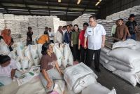 Jelang Idul Fitri, Wali Kota Pematangsiantar Sidak Pasar dan SPBU: Stok Sembako Aman, Warga Diminta Tak Panic Buying