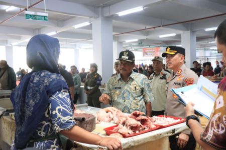 Jelang Lebaran, Wali Kota Binjai Sidak Pasar Tavip dan Binjai Mall, Pastikan Harga dan Stok Bahan Pokok Aman