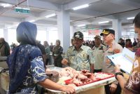 Jelang Lebaran, Wali Kota Binjai Sidak Pasar Tavip dan Binjai Mall, Pastikan Harga dan Stok Bahan Pokok Aman