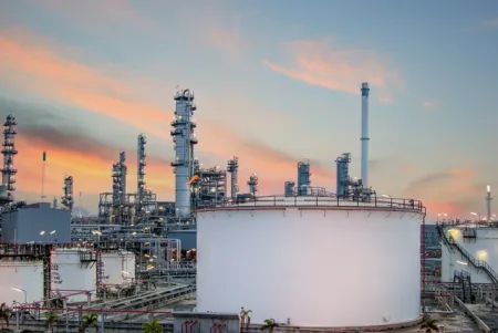 Trump Tahan Serangan ke Iran, Harga Minyak Dunia Anjlok Hampir 11%
