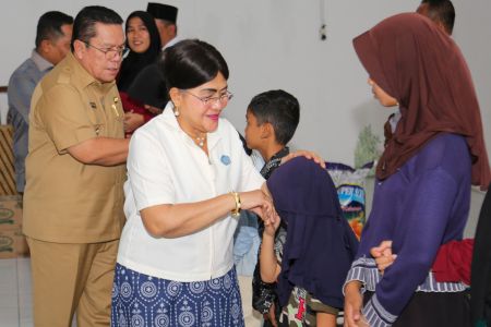 Ramadan Berbagi, Wali Kota Pematangsiantar dan Perumda Tirta Uli Berikan Bantuan Kepada Anak-anak PA Islamic Center