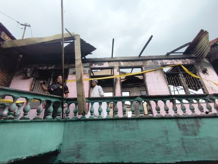 Diduga Korsleting Listrik, Empat Unit Rumah Semi Permanen di Jalan Juanda Medan Ludes Terbakar